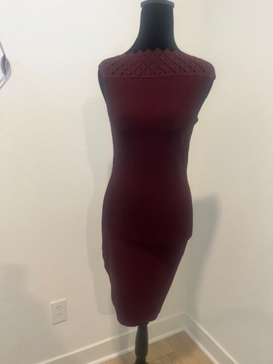 ✨ Marciano by Guess Knit Bodycon Dress – Size Medium (Runs Small) ✨  Turn heads - Picture 4 of 9